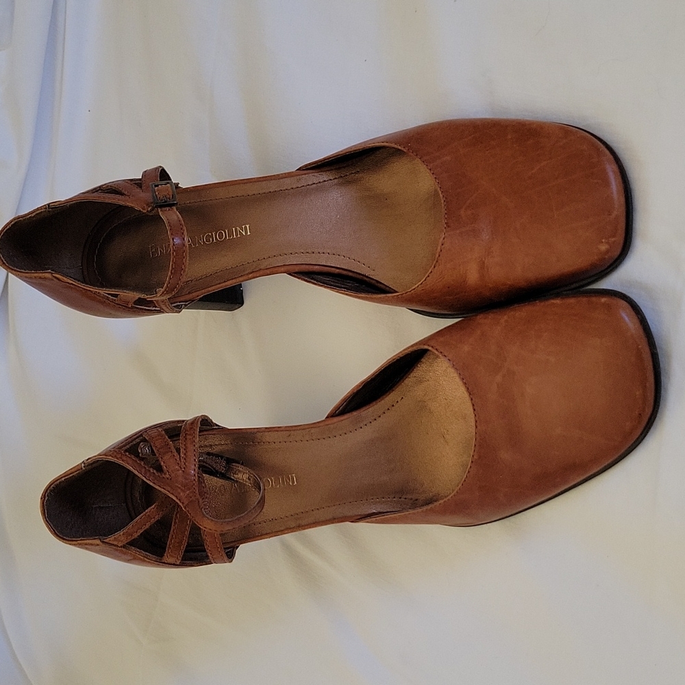 Enzo Angiolini leather pump